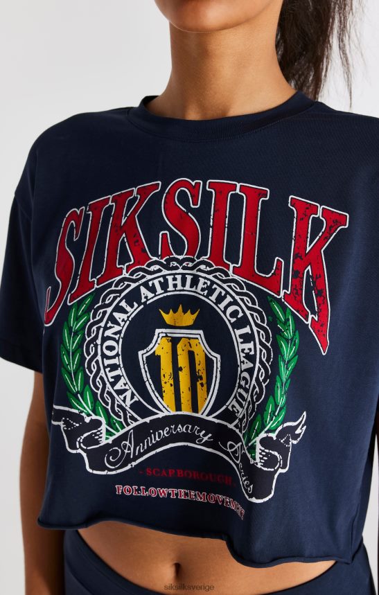 kvinnor SikSilk marinblå crop varsity t-shirt kläder 02V42428