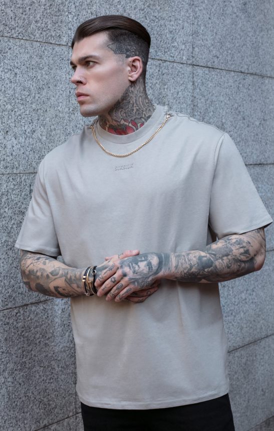 män SikSilk beige oversized kedja t-shirt kläder 02V424392
